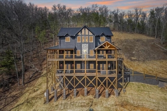 5 BR Mountain View Cabin Rental in Sevierville, Tennessee