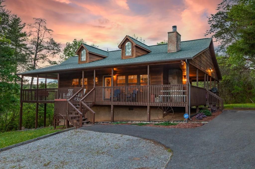 1 Bedroom Cabin Rental in Sevierville, Tennessee