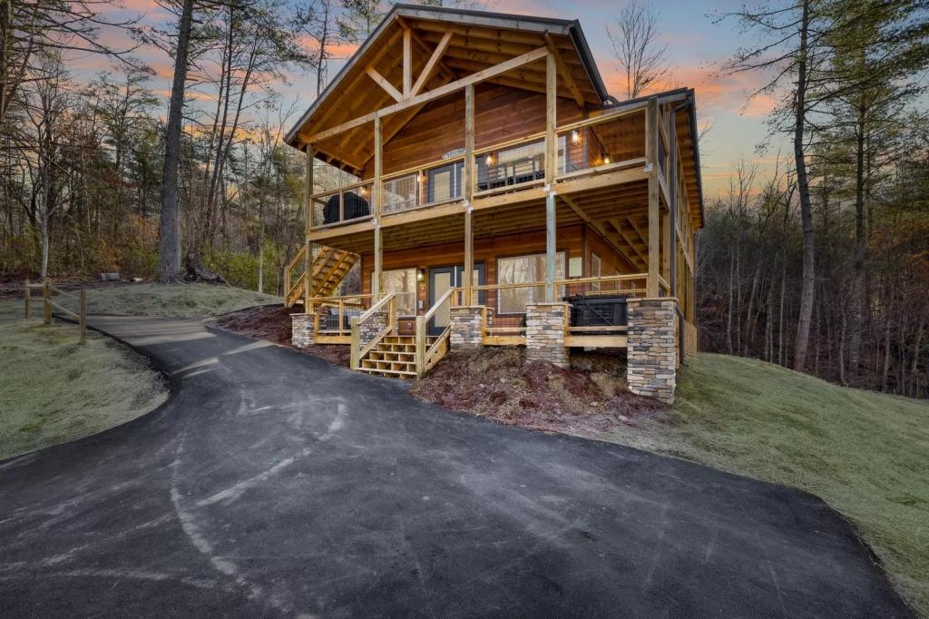 3 Bedrooms Cabin Rental in Sevierville, Tennessee
