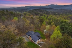 Bluff Mountain Bungalow - Summit Cabin Rentals