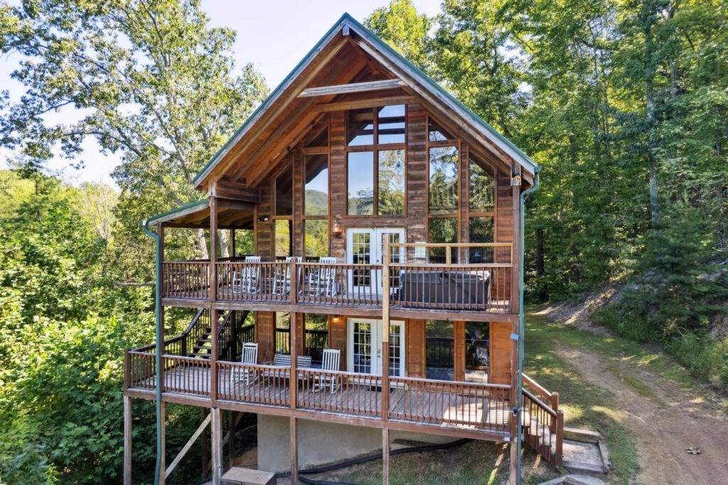 3 Bedrooms Cabin Rental in Great Smoky Mountains, Tennessee