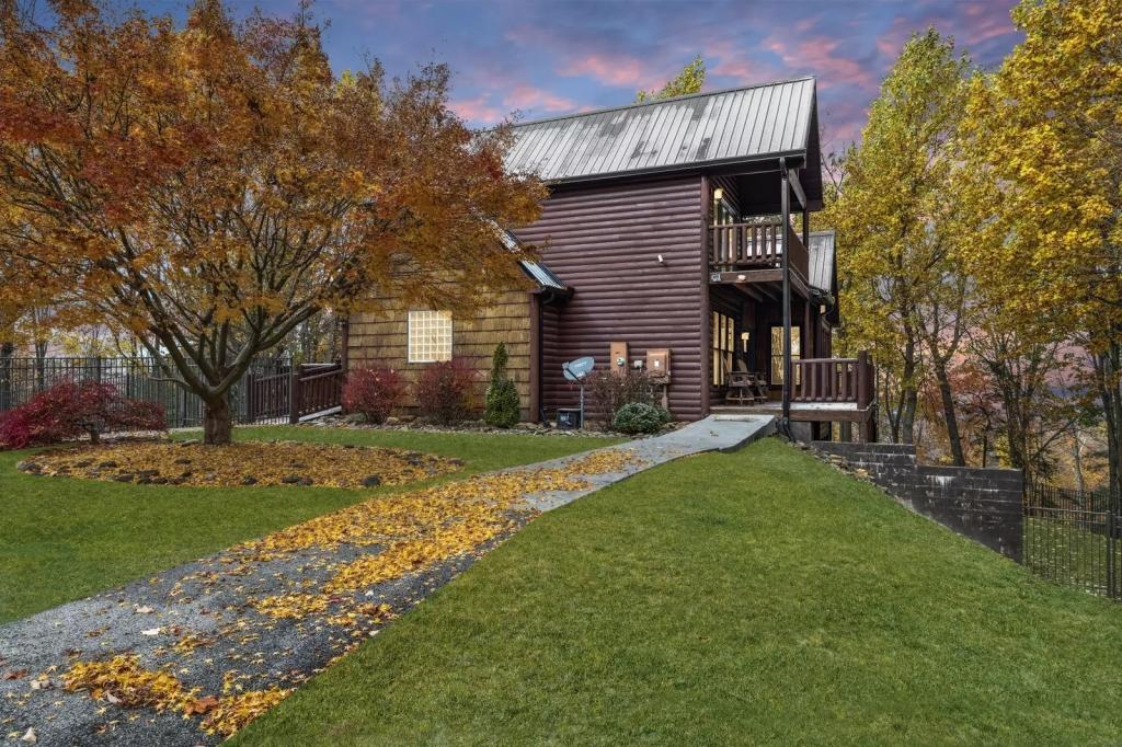 4 Bedrooms Cabin Rental in Sevierville, Tennessee