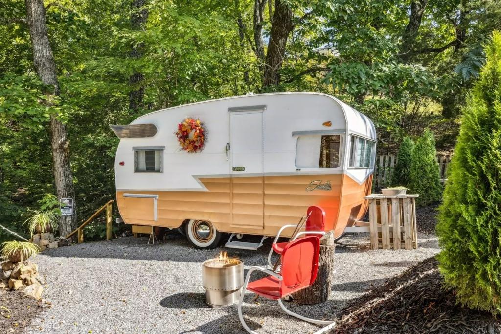 1 Bedroom Camp Rental in Pigeon Forge, Tennessee