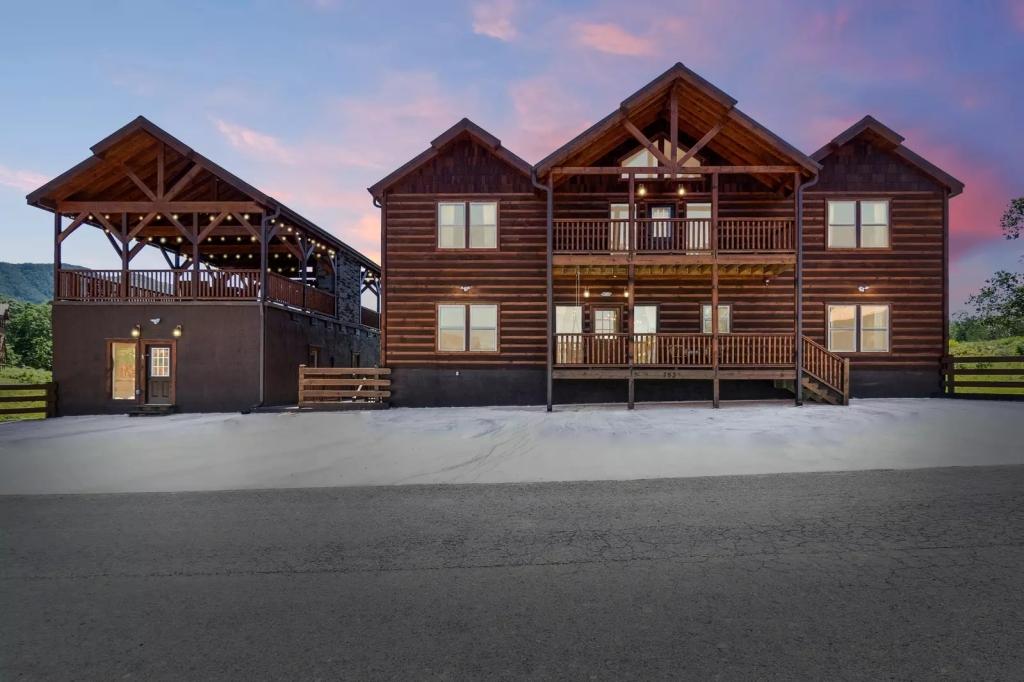 8 Bedrooms Lodge Rental in Sevierville, Tennessee
