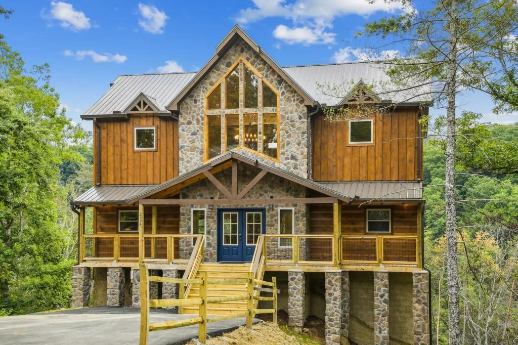 5 Bedrooms Cabin Rental in Sevierville, Tennessee