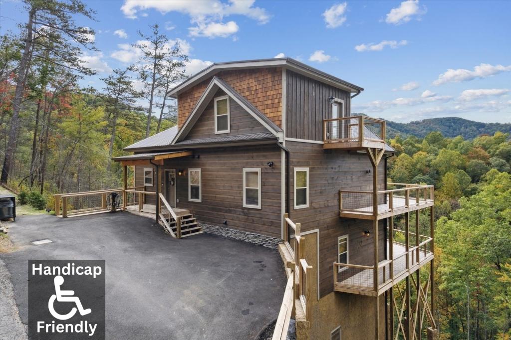 3 Bedrooms Cabin Rental in Sevierville, Tennessee