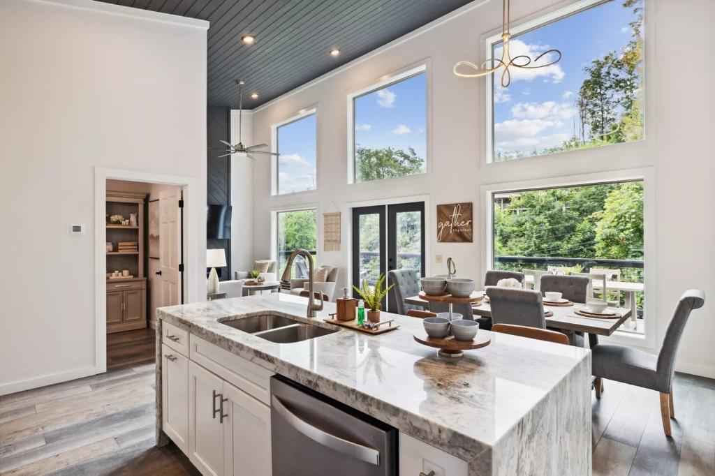 2 Bedrooms Chalet Rental in Gatlinburg, Tennessee