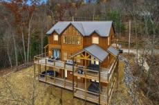 Treehouse Lodge | Summit Cabin Rentals