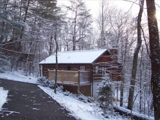 1 BR Mountain View Cabin Rental in Pigeon Forge, Tennessee