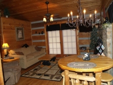 John15:12~ 4 Miles Prkwy/Dwntown Pigfor-Hotub- BR fireplace-Wifi-NO EXTRA FEES