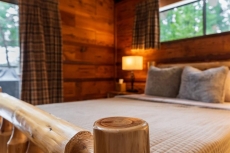 Evergreen Pinecone Cottage • Hot Tub • Espresso