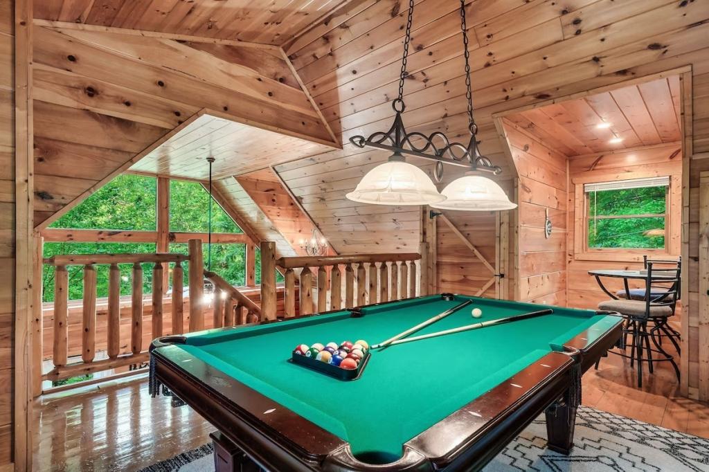 1 Bedroom Cabin Rental in Pigeon Forge, Tennessee