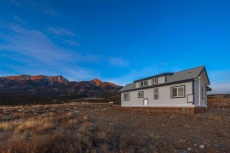 Serene 3BR Mountain Cottage with Stunning Views, Near Great Sand Dunes, Zapata Falls & Alamosa