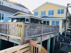 OCEAN FRONT Perfect for Family Groups! FRONT BEACH Screened Porch Huge Deck