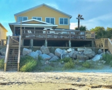 OCEAN FRONT Perfect for Family Groups! FRONT BEACH Screened Porch Huge Deck