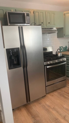 Cheerful, charming three bedroom home with hot tub