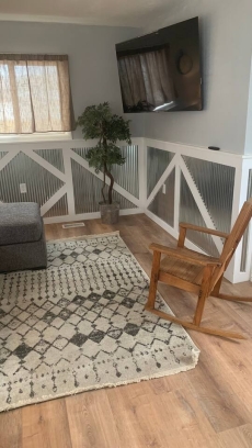 Cheerful, charming three bedroom home with hot tub