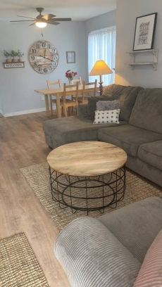 Cheerful, charming three bedroom home with hot tub