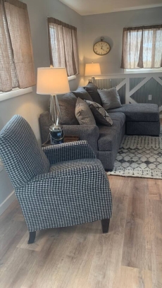 Cheerful, charming three bedroom home with hot tub