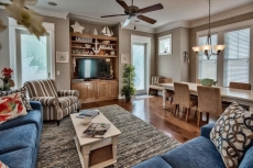 'BeachCastle' 2 Min Walk to Vast White Beaches or Heated Pool/Tennis/Pickleball