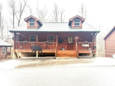 Comfy, 2 Master Suites & 2 Baths, Sleeps 6, Game Room, Hot Tub, & Jetted Tubs