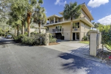 Relax in your Private Oceanfront Paradise. Spacious Luxury, Awe-Inspiring Views.