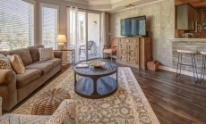 2201 SeaCrest. Renovated 1BR + Bunk Alcove — 2 Full Baths, Sleeps 6