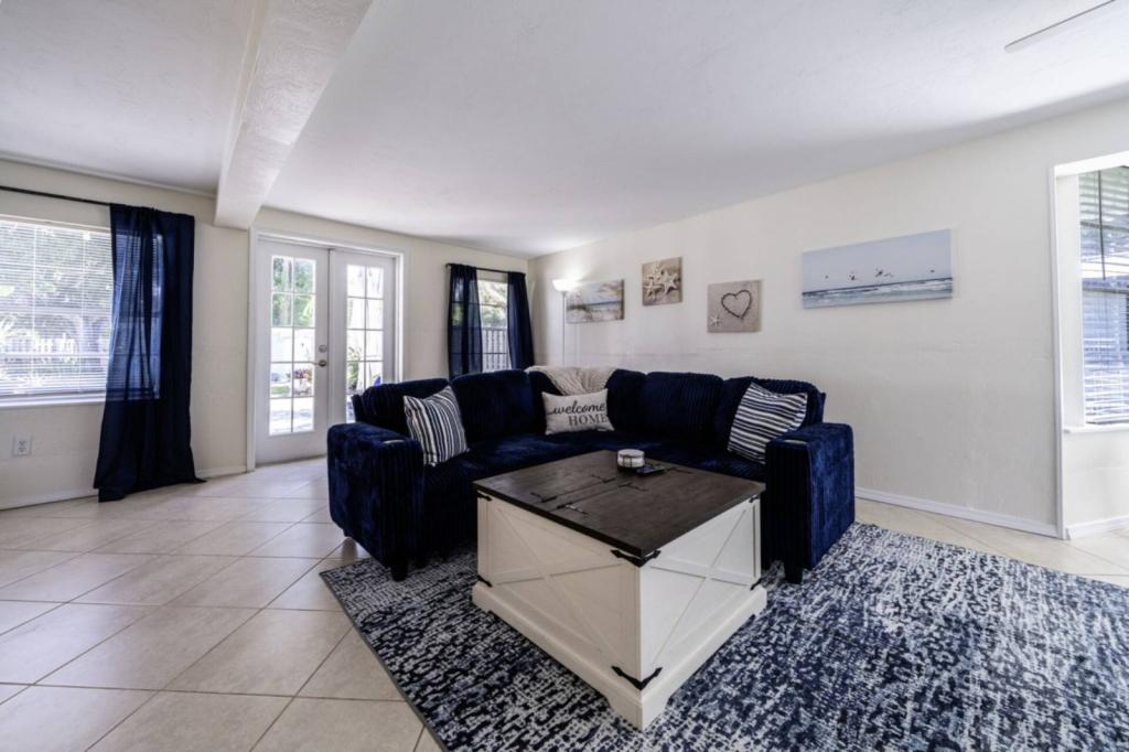 2 Bedrooms Pet Friendly House Rental in Fort Myers, Florida