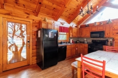 Sereni-Tree: Secluded Log Cabin with Relaxing Mountain Views