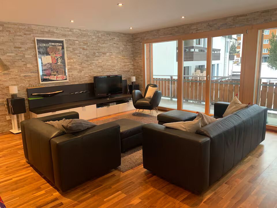 4 Bedrooms Apartment Rental in Saas