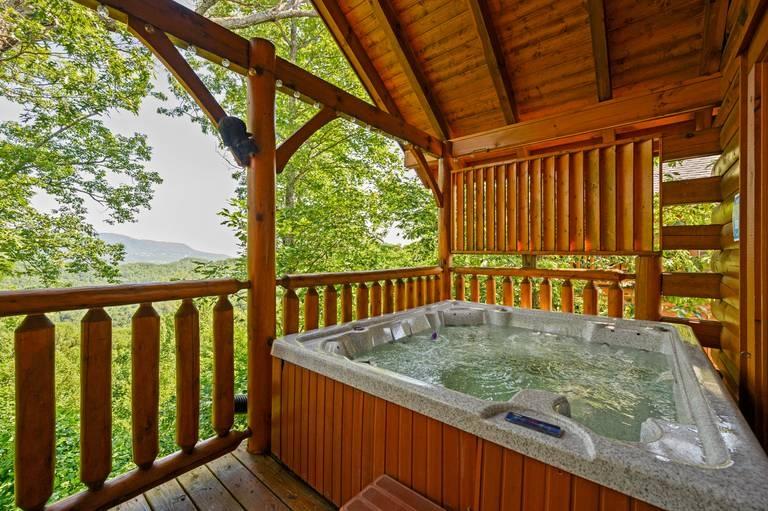 1 Bedroom Mountain View Cabin Rental in Gatlinburg, Tennessee