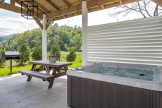 The Farmhouse - Bear Tracts Vacation Cabins