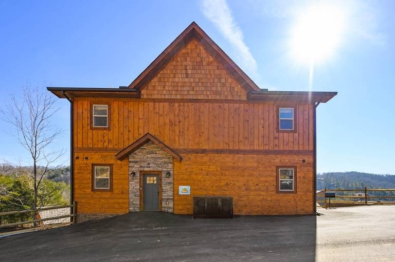 3 Bedrooms Cabin Rental in Sevierville, Tennessee