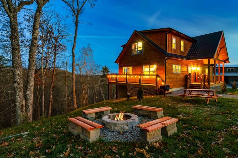 4 Bedrooms Cabin Rental in Sevierville, Tennessee