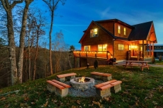 4 BR Pet-Friendly Cabin Rental