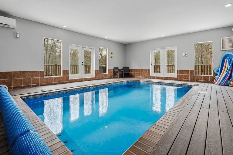 6 Bedrooms Mountain View Cabin Rental in Cosby, Tennessee