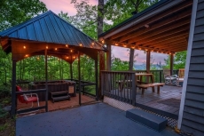 Little Fantasy Hideaway- Bear Tracts Vacation Cabins