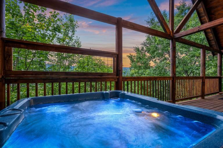 2 Bedrooms Mountain View Cabin Rental in Pigeon Forge, Tennessee