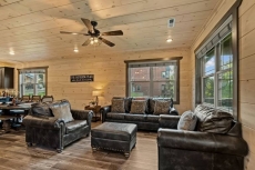 Creekside Lodge - Bear Tracts Vacation Cabins