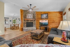 Licking Spring Hideaway -Bear Tracts Vacation Cabins