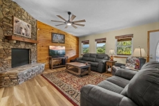 Licking Spring Hideaway -Bear Tracts Vacation Cabins