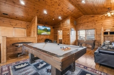 Mountain Getaway and a Theater - Bear Tracts Vacation Cabins