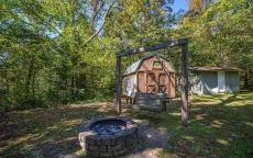 The Backyard Bear - Bear Tracts Vacation Cabins