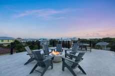 Top Gun: Pet Friendly! Golf Cart Included!