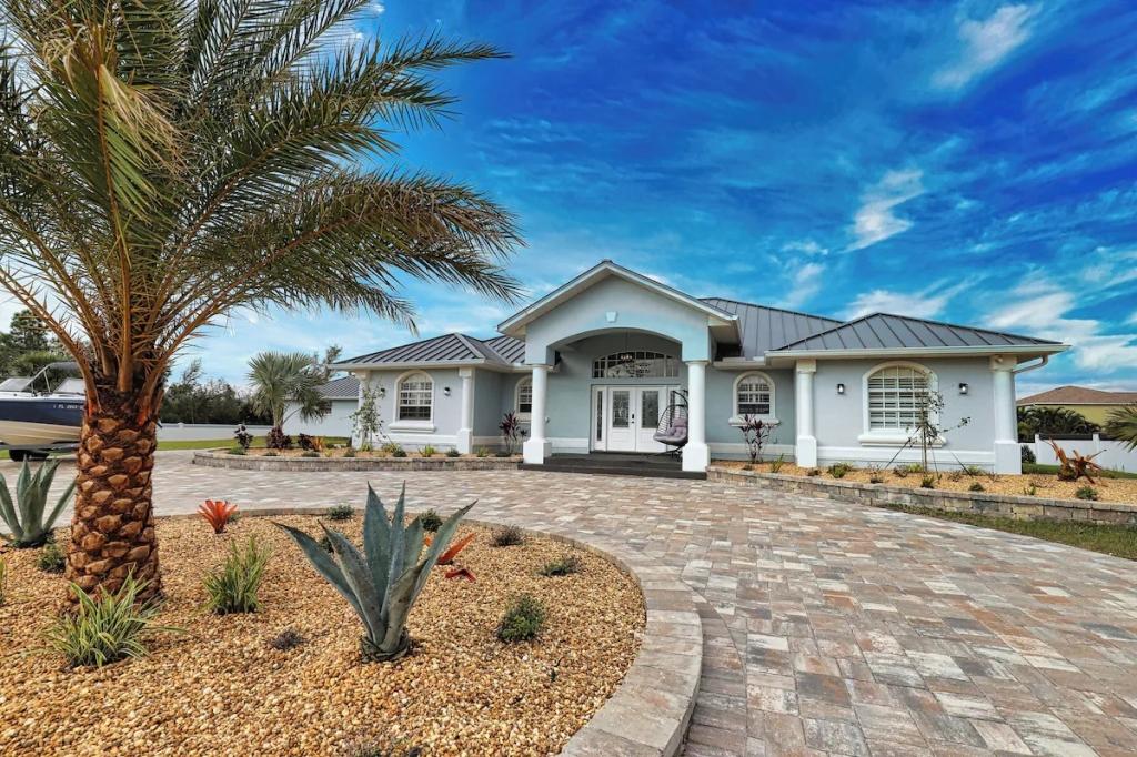 3 Bedrooms House Rental in Port Charlotte, Florida