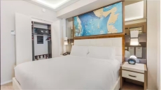 Stylish Oceanview Apartment in Prime Location