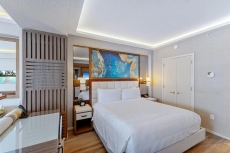 Stylish Oceanview Apartment in Prime Location