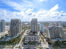 Stylish Oceanview Apartment in Prime Location