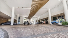 Lux Beachfront Hotel Condo: Upscale & Central