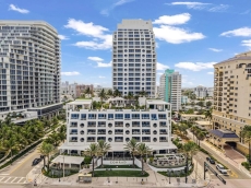 Lux Beachfront Hotel Condo: Upscale & Central